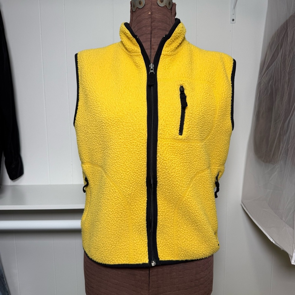 American Eagle Outfitters Yellow AE Performance Vest Size Large